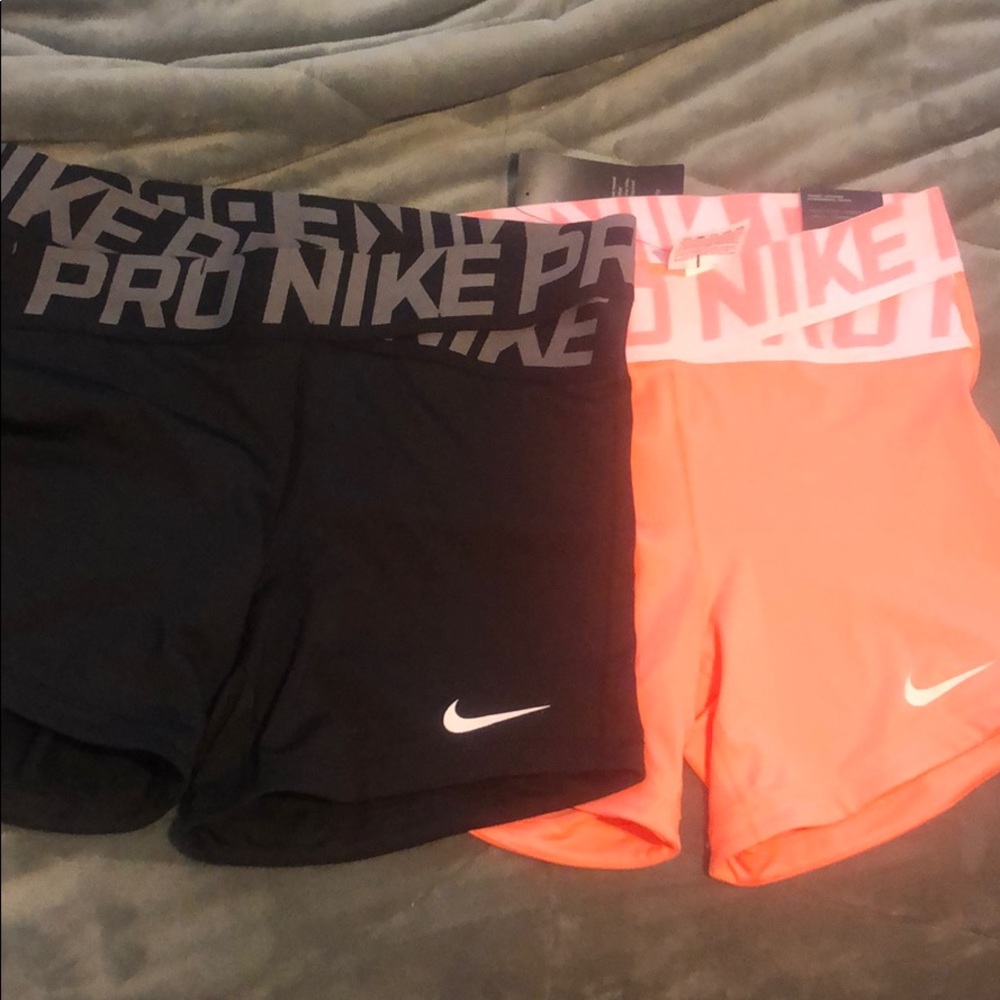 Coral small and black medium